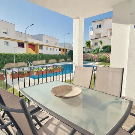 Apartamento Terrace And Pool Bright