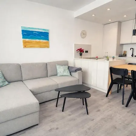 Apartamento Terrace And Pool Bright