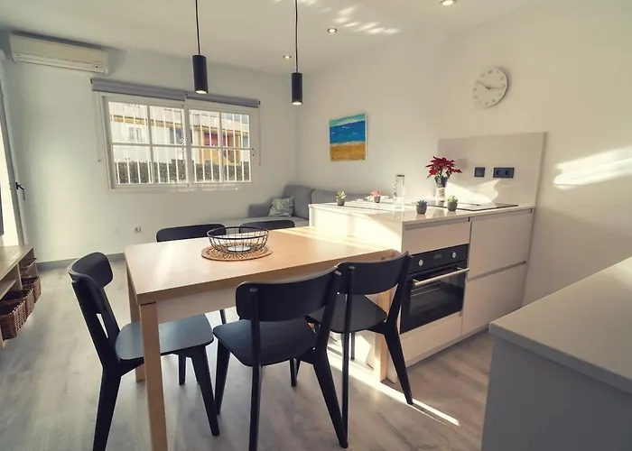 Lejlighed Terrace And Pool Bright *