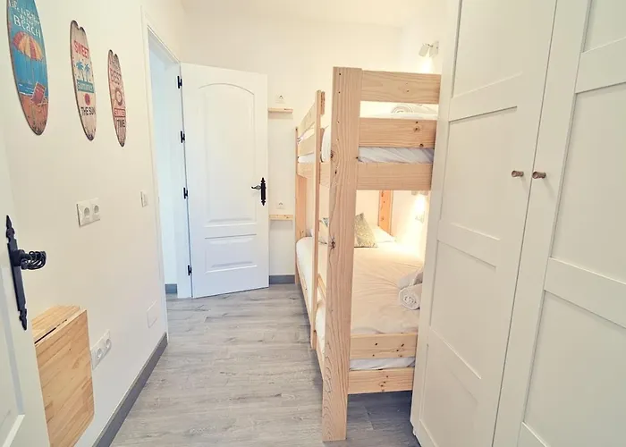 Lejlighed Terrace And Pool Bright *