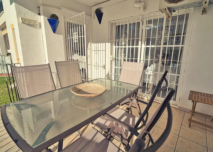 Terrace And Pool Bright Lejlighed