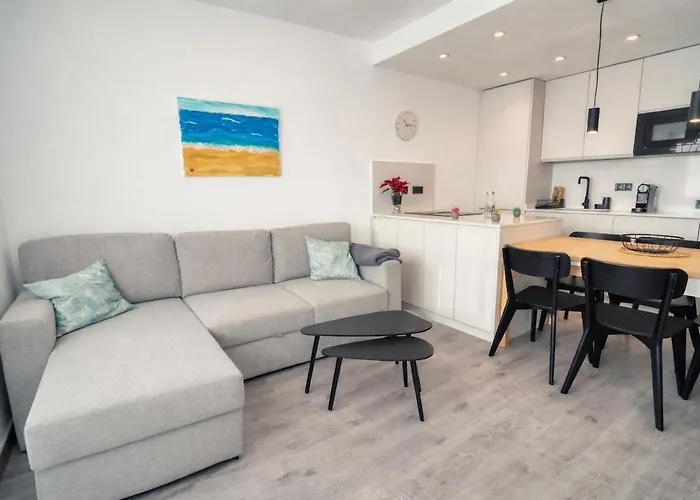 Apartamento Terrace And Pool Bright