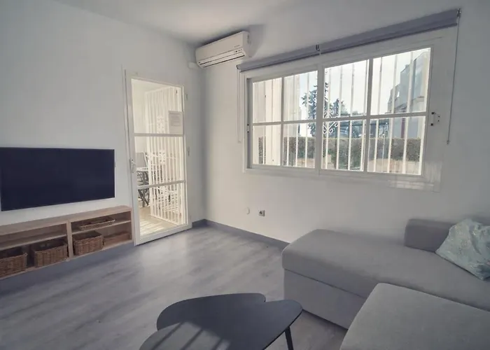 Apartamento Terrace And Pool Bright